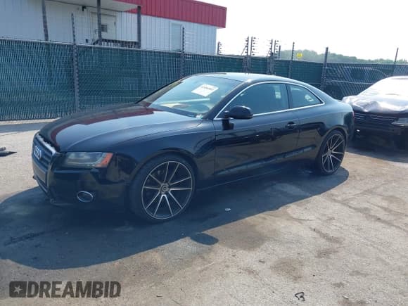 ✅ 2011 Audi A5 Premium Plus • VIN: WAULFAFR5BA009729 • Lot: 42486883. Wystawiony na IAAI z przebiegiem 142 876 mil. Bezpłatny archiwum sprzedaży aukcyjnych z USA i szczegółowy raport historii pojazdu na DreamBid. Zdjęcie 18.