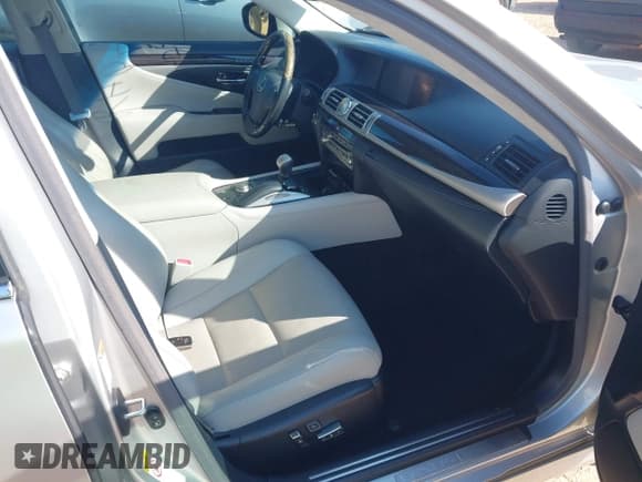 ✅ 2016 Lexus LS 460 • VIN: JTHBL5EF7G5141332 • Lot: 43207850. Listed on IAAI with 90,505 mi. Free auction sales archive from the USA and detailed vehicle history report at DreamBid. Image 5.