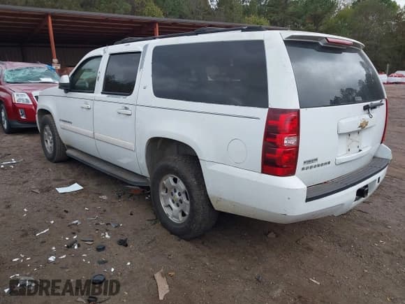✅ 2007 Chevrolet Suburban LT • VIN: 1GNFC16J97J228646 • Lot: 43503917. Wystawiony na IAAI z przebiegiem 247 877 mil. Bezpłatny archiwum sprzedaży aukcyjnych z USA i szczegółowy raport historii pojazdu na DreamBid. Zdjęcie 3.