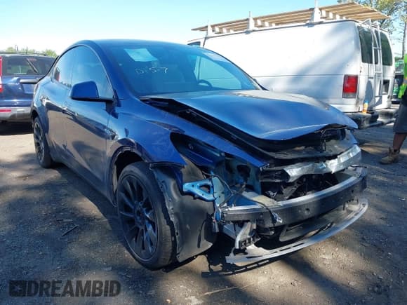 ✅ 2022 Tesla Model Y Long Range • VIN: 7SAYGDEE5NF314085 • Lot: 42233275. Wystawiony na IAAI z przebiegiem 30 024 mil. Bezpłatny archiwum sprzedaży aukcyjnych z USA i szczegółowy raport historii pojazdu na DreamBid. Zdjęcie 1.