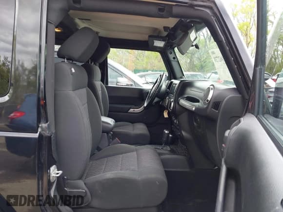 ✅ 2011 Jeep Wrangler Sahara • VIN: 1J4GA5D1XBL559112 • Лот: 42002738. Опубликован ранее на IAAI с пробегом 107 759 миль. Бесплатный доступ к архиву аукционных продаж из США и подробный отчёт об истории автомобиля на DreamBid. Изображение 5.