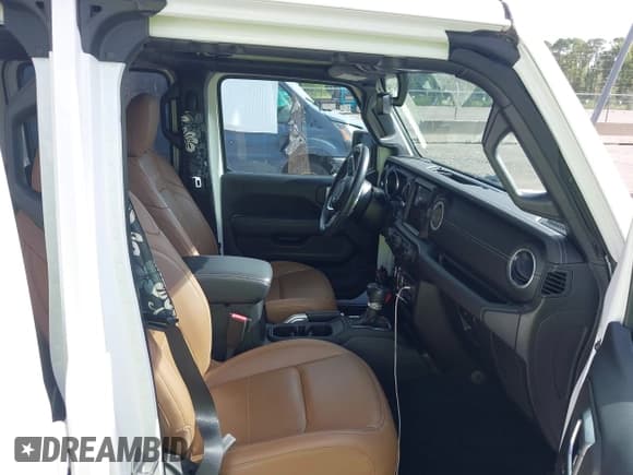 ✅ 2021 Jeep Gladiator Overland • VIN: 1C6HJTFG3ML584038 • Лот: 42634959. Опубликован ранее на IAAI с пробегом 21 843 миль. Бесплатный доступ к архиву аукционных продаж из США и подробный отчёт об истории автомобиля на DreamBid. Изображение 5.