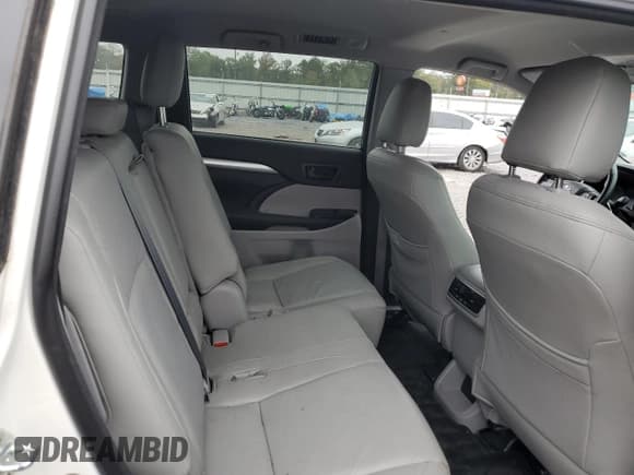 ✅ 2015 Toyota Highlander LE Plus • VIN: 5TDBKRFH1FS184911 • Lot: 87404085. Wystawiony na Copart z przebiegiem Nie podano. Bezpłatny archiwum sprzedaży aukcyjnych z USA i szczegółowy raport historii pojazdu na DreamBid. Zdjęcie 10.