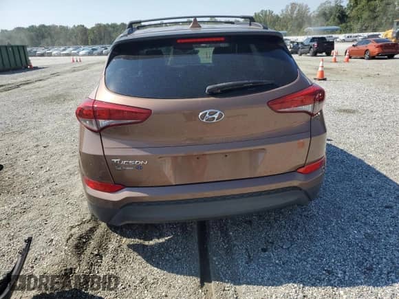 2017 Hyundai Tucson SE Plus z VIN KM8J33A45HU412896, wystawiony jako Copart lot #80214285 z przebiegiem 117 842 mil mil oraz Szkoda całkowita • Salvage title. Historia ofert i sprzedaży dostępna na DreamBid. Obrazek 6.