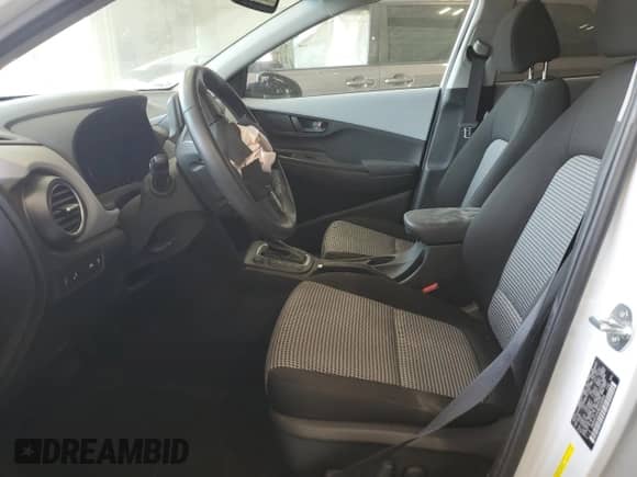 ✅ 2021 Hyundai Kona SEL Plus • VIN: KM8K6CAA3MU606564 • Lot: 54721223. Wystawiony na Copart z przebiegiem 25 163 mil mil. Skorzystaj z bezpłatnego archiwum sprzedaży aukcyjnych z USA i zobacz szczegółowy raport historii pojazdu na DreamBid. Zdjęcie 7.