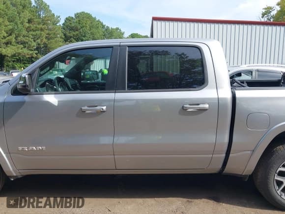 ✅ 2025 Ram 1500 Laramie • VIN: 1C6SRFJP2SN578790 • Лот: 43288155. Опубликован ранее на IAAI с пробегом 15 836 миль. Бесплатный доступ к архиву аукционных продаж из США и подробный отчёт об истории автомобиля на DreamBid. Изображение 15.