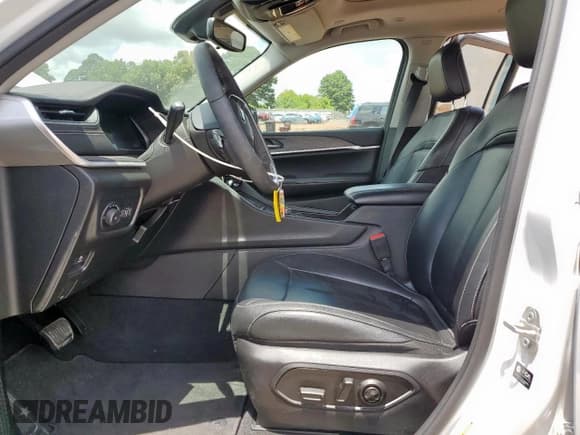 ✅ 2023 Jeep Grand Cherokee Limited • VIN: 1C4RJJBGXP8902669 • Lot: 64069305. Listed on Copart with 28,912 mi. Free auction sales archive from the USA and detailed vehicle history report at DreamBid. Image 7.