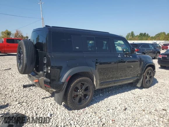 ✅ 2023 Land Rover Defender X • VIN: SALEXEEU6P2132195 • Lot: 82125335. Wystawiony na Copart z przebiegiem 36 461 mil. Bezpłatny archiwum sprzedaży aukcyjnych z USA i szczegółowy raport historii pojazdu na DreamBid. Zdjęcie 3.