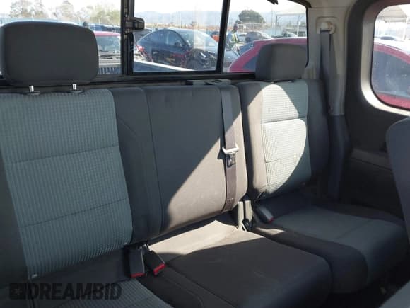 ✅ 2006 Nissan Titan SE • VIN: 1N6AA06A46N537254 • Lot: 41841854. Wystawiony na IAAI z przebiegiem 211 775 mil. Bezpłatny archiwum sprzedaży aukcyjnych z USA i szczegółowy raport historii pojazdu na DreamBid. Zdjęcie 8.