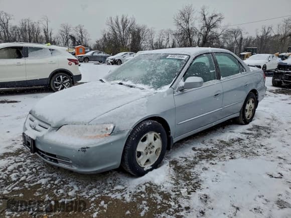 ✅ 2001 Honda Accord EX • VIN: 1HGCG16591A075052 • Lot: 94821995. Listed on Copart with 101,245 mi. Free auction sales archive from the USA and detailed vehicle history report at DreamBid. Image 1.