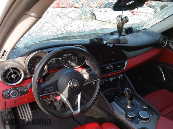 ✅ 2017 Alfa Romeo Giulia Ti • VIN: ZARFAEENXH7560223 • Lot: 41923690. Listed on IAAI with 76,004 mi. Free auction sales archive from the USA and detailed vehicle history report at DreamBid. Image 21.