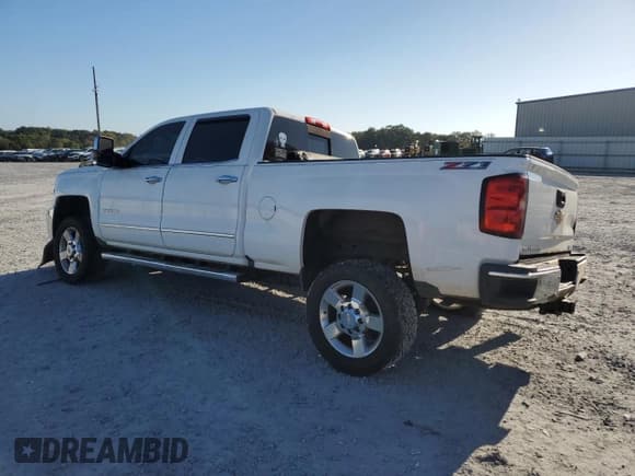 ✅ 2016 Chevrolet Silverado 2500HD LTZ • VIN: 1GC1KWE86GF101440 • Lot: 81875635. Wystawiony na Copart z przebiegiem 121 719 mil. Bezpłatny archiwum sprzedaży aukcyjnych z USA i szczegółowy raport historii pojazdu na DreamBid. Zdjęcie 2.