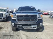 ✅ 2016 GMC Sierra 3500HD Denali • VIN: 1GT42YE85GF153487 • Lot: 57527035. Wystawiony na Copart z przebiegiem 110 059 mil. Bezpłatny archiwum sprzedaży aukcyjnych z USA i szczegółowy raport historii pojazdu na DreamBid. Zdjęcie 5.