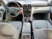 ✅ 2003 Mercedes-Benz C 240 • VIN: WDBRF81J63F401323 • Lot: 82829204. Wystawiony na Copart z przebiegiem 69 979 mil. Bezpłatny archiwum sprzedaży aukcyjnych z USA i szczegółowy raport historii pojazdu na DreamBid. Zdjęcie 8.