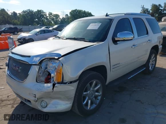 ✅ 2011 GMC Yukon Denali • VIN: 1GKS1EEF8BR381213 • Lot: 43218036. Listed on IAAI with 151,972 mi. Free auction sales archive from the USA and detailed vehicle history report at DreamBid. Image 17.