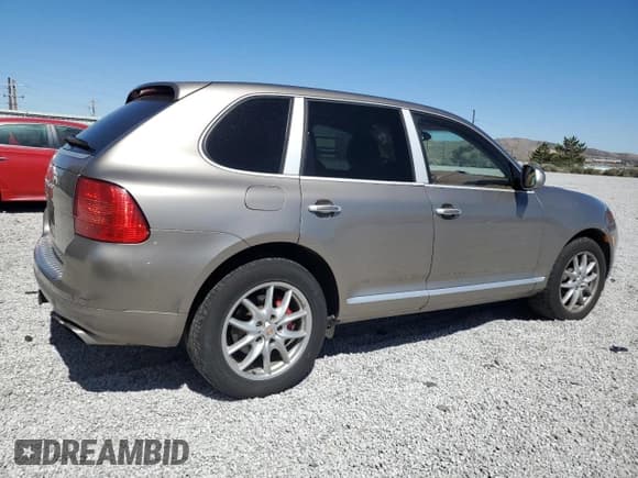 ✅ 2004 Porsche Cayenne Turbo • VIN: WP1AC29P14LA90088 • Lot: 67397604. Wystawiony na Copart z przebiegiem 193 324 mil. Bezpłatny archiwum sprzedaży aukcyjnych z USA i szczegółowy raport historii pojazdu na DreamBid. Zdjęcie 3.