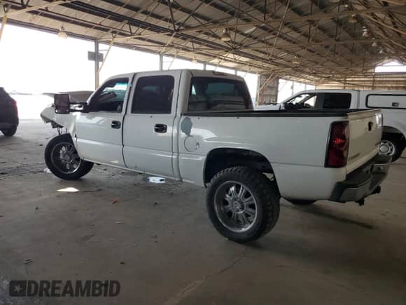 ✅ 2004 Chevrolet Silverado 1500 LS • VIN: 2GCEC13T041427861 • Лот: 62784795. Опубликован ранее на Copart с пробегом 242 072 миль. Бесплатный доступ к архиву аукционных продаж из США и подробный отчёт об истории автомобиля на DreamBid. Изображение 2.