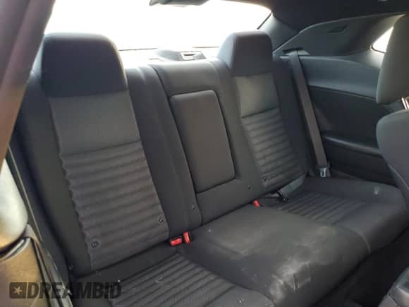 2014 Dodge Challenger SXT z VIN 2C3CDYAG0EH101106, wystawiony jako Copart lot #72629304 z przebiegiem 108 449 mil mil oraz Szkoda całkowita • Salvage title. Historia ofert i sprzedaży dostępna na DreamBid. Obrazek 10.