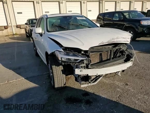 ✅ 2018 Volvo XC60 Momentum • VIN: LYV102RK0JB068923 • Lot: 90018685. Wystawiony na Copart z przebiegiem 67 853 mil. Bezpłatny archiwum sprzedaży aukcyjnych z USA i szczegółowy raport historii pojazdu na DreamBid. Zdjęcie 15.
