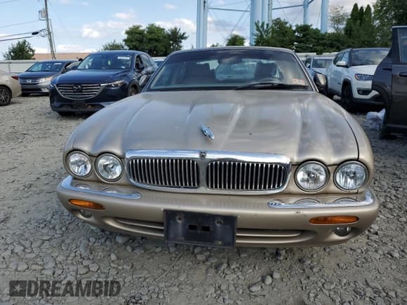 ✅ 1999 Jaguar XJ • VIN: SAJHD1042XC866633 • Lot: 66133755. Wystawiony na Copart z przebiegiem Nie podano. Bezpłatny archiwum sprzedaży aukcyjnych z USA i szczegółowy raport historii pojazdu na DreamBid. Zdjęcie 5.