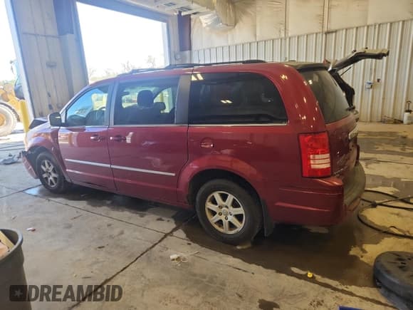 ✅ 2010 Chrysler Town & Country Touring Plus • VIN: 2A4RR8DX4AR495033 • Lot: 85886445. Wystawiony na Copart z przebiegiem 122 825 mil. Bezpłatny archiwum sprzedaży aukcyjnych z USA i szczegółowy raport historii pojazdu na DreamBid. Zdjęcie 2.