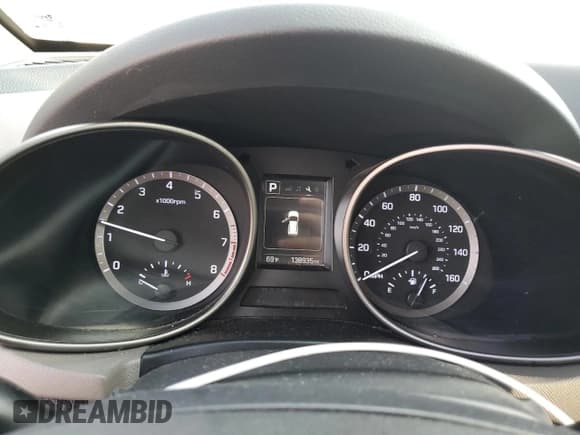 ✅ 2017 Hyundai Santa Fe SE • VIN: KM8SMDHF1HU233043 • Lot: 81860675. Wystawiony na Copart z przebiegiem 138 935 mil. Bezpłatny archiwum sprzedaży aukcyjnych z USA i szczegółowy raport historii pojazdu na DreamBid. Zdjęcie 9.