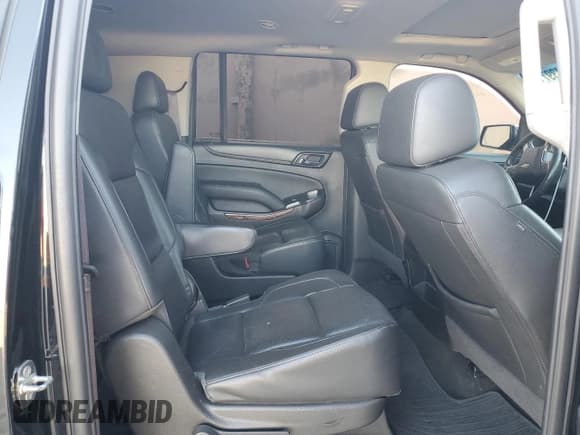 ✅ 2017 Chevrolet Suburban Premier • VIN: 1GNSCJKC3HR124937 • Lot: 73439714. Wystawiony na Copart z przebiegiem 243 522 mil. Bezpłatny archiwum sprzedaży aukcyjnych z USA i szczegółowy raport historii pojazdu na DreamBid. Zdjęcie 11.