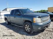 ✅ 2010 Chevrolet Silverado 1500 • VIN: 1GCSKTE24AZ152164 • Lot: 55842575. Wystawiony na Copart z przebiegiem 210 072 mil. Bezpłatny archiwum sprzedaży aukcyjnych z USA i szczegółowy raport historii pojazdu na DreamBid. Zdjęcie 4.