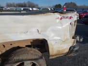 ✅ 2015 Chevrolet Silverado 2500HD LT • VIN: 1GC1KVEGXFF161303 • Lot: 41533039. Wystawiony na IAAI z przebiegiem 249 505 mil. Bezpłatny archiwum sprzedaży aukcyjnych z USA i szczegółowy raport historii pojazdu na DreamBid. Zdjęcie 18.