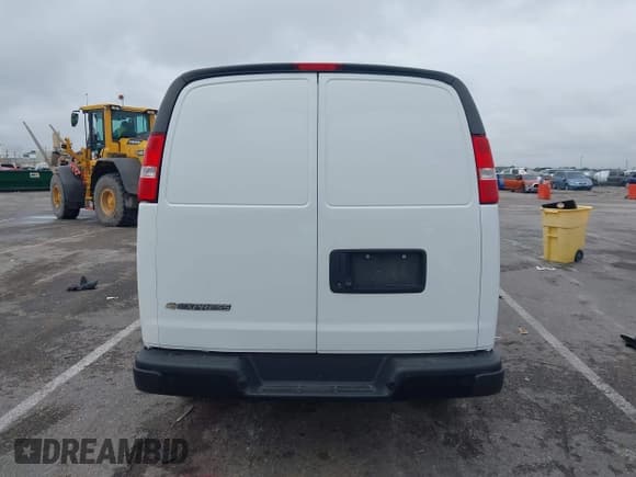 ✅ 2022 Chevrolet Express Cargo • VIN: 1GCWGAFP2N1258506 • Lot: 43262368. Listed on IAAI with Not provided. Free auction sales archive from the USA and detailed vehicle history report at DreamBid. Image 16.