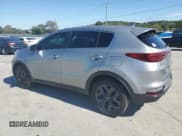 ✅ 2022 Kia Sportage LX • VIN: KNDPM3AC9N7989654 • Lot: 86122885. Wystawiony na Copart z przebiegiem 81 854 mil. Bezpłatny archiwum sprzedaży aukcyjnych z USA i szczegółowy raport historii pojazdu na DreamBid. Zdjęcie 2.