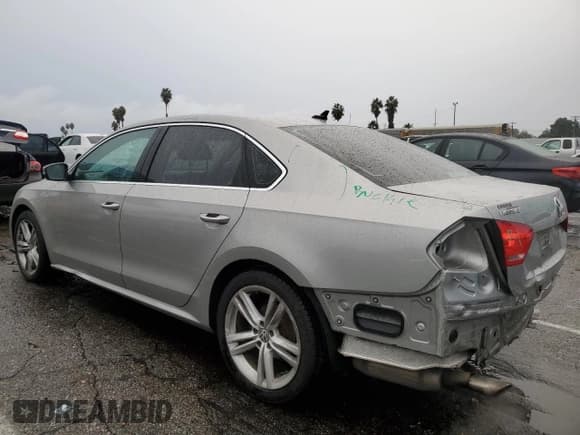 ✅ 2014 Volkswagen Passat SE • VIN: 1VWBS7A3XEC037595 • Лот: 93054845. Опубликован ранее на Copart с пробегом 96 910 миль. Бесплатный доступ к архиву аукционных продаж из США и подробный отчёт об истории автомобиля на DreamBid. Изображение 2.