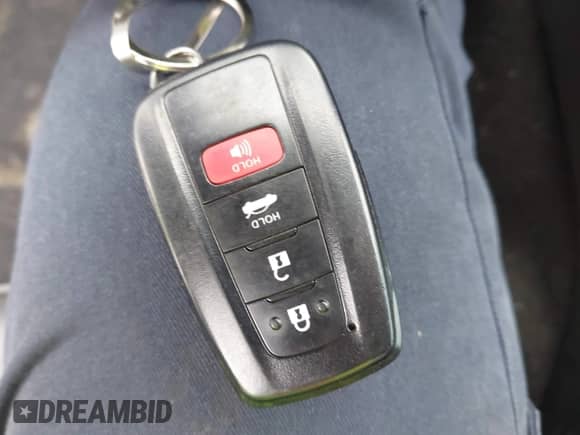 2022 Toyota Camry SE z VIN 4T1T11AK1NU064964, wystawiony jako IAAI lot #42921035 z przebiegiem 107 000 mil mil oraz . Historia ofert i sprzedaży dostępna na DreamBid. Obrazek 11.