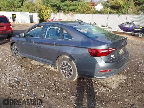 ✅ 2022 Volkswagen Jetta S • VIN: 3VWCM7BU0NM015609 • Lot: 43488392. Listed on IAAI with 26,331 mi. Free auction sales archive from the USA and detailed vehicle history report at DreamBid. Image 3.