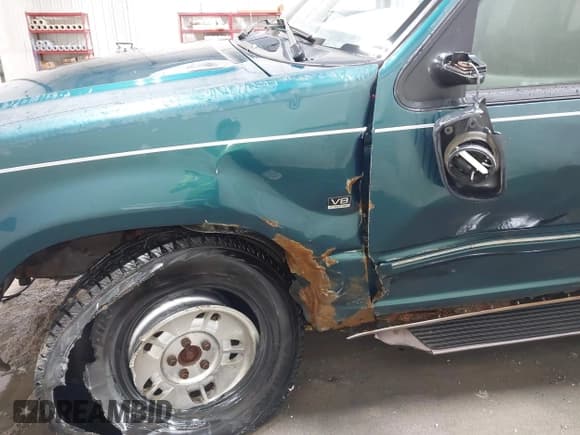 ✅ 1997 Ford Explorer XLT • VIN: 1FMDU35P3VUC49711 • Lot: 41414941. Wystawiony na IAAI z przebiegiem 249 309 mil. Bezpłatny archiwum sprzedaży aukcyjnych z USA i szczegółowy raport historii pojazdu na DreamBid. Zdjęcie 6.