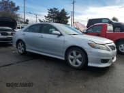 ✅ 2010 Toyota Camry LE • VIN: 4T1BF3EK1AU087139 • Lot: 92545385. Wystawiony na Copart z przebiegiem 175 498 mil. Bezpłatny archiwum sprzedaży aukcyjnych z USA i szczegółowy raport historii pojazdu na DreamBid. Zdjęcie 4.