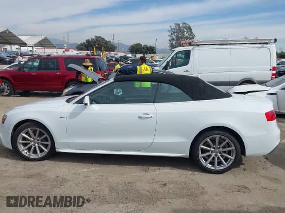 ✅ 2016 Audi A5 Premium • VIN: WAUD2AFH7GN001378 • Lot: 41599516. Wystawiony na IAAI z przebiegiem 62 266 mil. Bezpłatny archiwum sprzedaży aukcyjnych z USA i szczegółowy raport historii pojazdu na DreamBid. Zdjęcie 13.