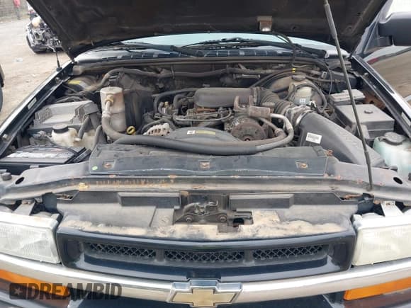 ✅ 2001 Chevrolet Blazer LS • VIN: 1GNCT18W51K220881 • Lot: 42124554. Wystawiony na IAAI z przebiegiem 121 254 mil. Bezpłatny archiwum sprzedaży aukcyjnych z USA i szczegółowy raport historii pojazdu na DreamBid. Zdjęcie 10.