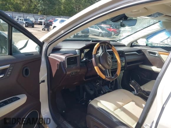 ✅ 2017 Lexus RX 350 • VIN: 2T2ZZMCA6HC084315 • Lot: 43569726. Wystawiony na IAAI z przebiegiem 187 139 mil. Bezpłatny archiwum sprzedaży aukcyjnych z USA i szczegółowy raport historii pojazdu na DreamBid. Zdjęcie 5.