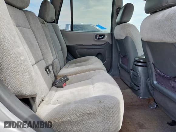 ✅ 2006 Hyundai Santa Fe GLS • VIN: KM8SC13D76U057698 • Lot: 69839375. Listed on Copart with 223,732 mi. Free auction sales archive from the USA and detailed vehicle history report at DreamBid. Image 11.