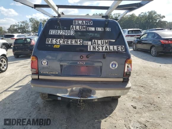 ✅ 2000 Ford Explorer • VIN: 1FMDU64P6YZA48430 • Lot: 44578445. Listed on Copart with 305,291 mi. Free auction sales archive from the USA and detailed vehicle history report at DreamBid. Image 6.