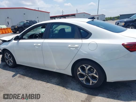 ✅ 2020 Kia Forte FE • VIN: 3KPF24AD0LE209599 • Lot: 42892433. Listed on IAAI with 76,117 mi. Free auction sales archive from the USA and detailed vehicle history report at DreamBid. Image 14.