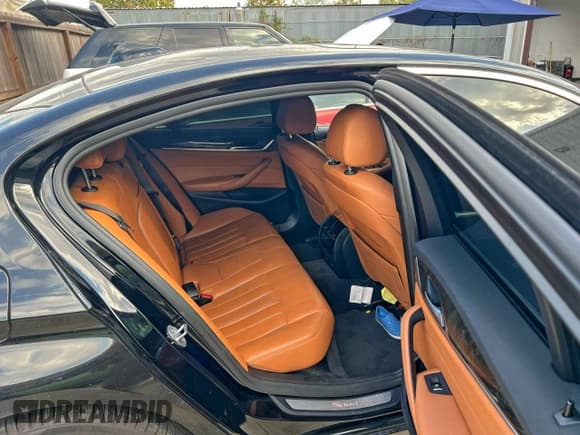 ✅ 2018 BMW 5 Series 530i • VIN: WBAJA5C5XJWA56967 • Лот: 95072665. Опубликован ранее на Copart с пробегом 131 824 миль. Бесплатный доступ к архиву аукционных продаж из США и подробный отчёт об истории автомобиля на DreamBid. Изображение 6.