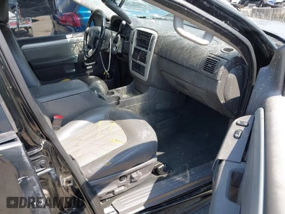 ✅ 2002 Mercury Mountaineer • VIN: 4M2DU66E22ZJ04557 • Lot: 42149813. Listed on IAAI with 320,154 mi. Free auction sales archive from the USA and detailed vehicle history report at DreamBid. Image 5.