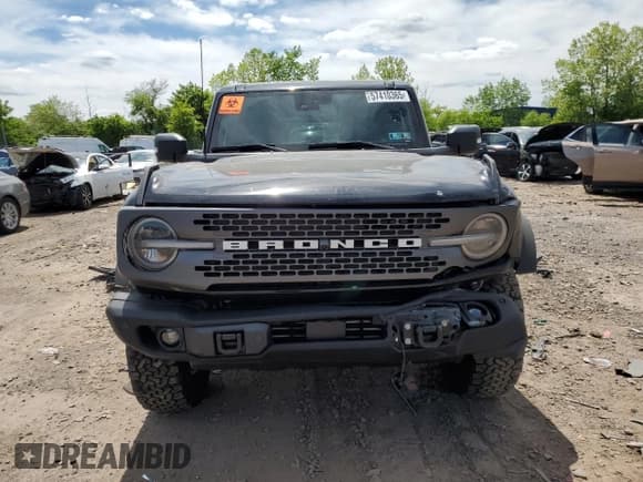 ✅ 2023 Ford Bronco • VIN: 1FMEE5DH5PLB74378 • Lot: 57410365. Wystawiony na Copart z przebiegiem 13 060 mil. Bezpłatny archiwum sprzedaży aukcyjnych z USA i szczegółowy raport historii pojazdu na DreamBid. Zdjęcie 5.