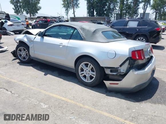 ✅ 2012 Ford Mustang V6 • VIN: 1ZVBP8EM0C5232648 • Lot: 42563108. Wystawiony na IAAI z przebiegiem Nie podano. Bezpłatny archiwum sprzedaży aukcyjnych z USA i szczegółowy raport historii pojazdu na DreamBid. Zdjęcie 3.