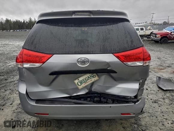 ✅ 2013 Toyota Sienna L • VIN: 5TDZK3DC8DS336697 • Lot: 94212395. Listed on Copart with 186,984 mi. Free auction sales archive from the USA and detailed vehicle history report at DreamBid. Image 6.
