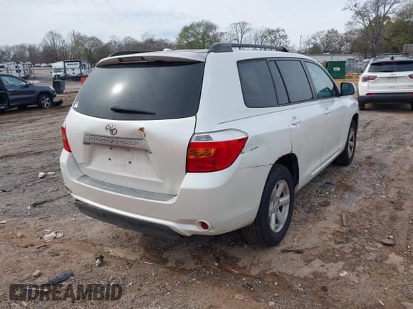 ✅ 2010 Toyota Highlander • VIN: 5TDZK3EHXAS015962 • Lot: 43729861. Wystawiony na IAAI z przebiegiem 235 990 mil. Bezpłatny archiwum sprzedaży aukcyjnych z USA i szczegółowy raport historii pojazdu na DreamBid. Zdjęcie 4.