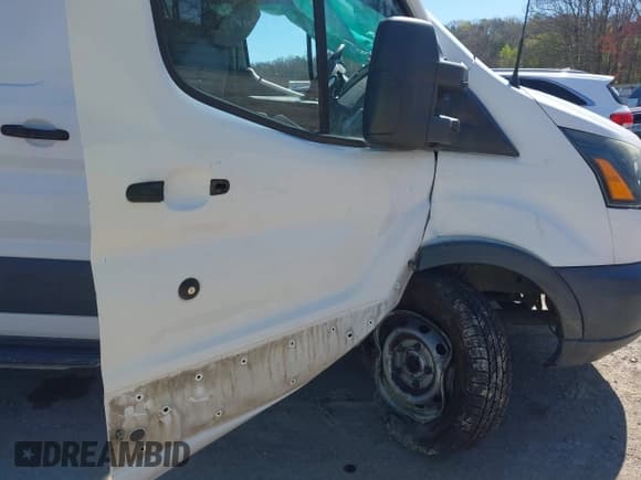 ✅ 2016 Ford Transit • VIN: 1FTYE2YG1GKB45497 • Лот: 41823566. Опубликован ранее на IAAI с пробегом 186 990 миль. Бесплатный доступ к архиву аукционных продаж из США и подробный отчёт об истории автомобиля на DreamBid. Изображение 17.