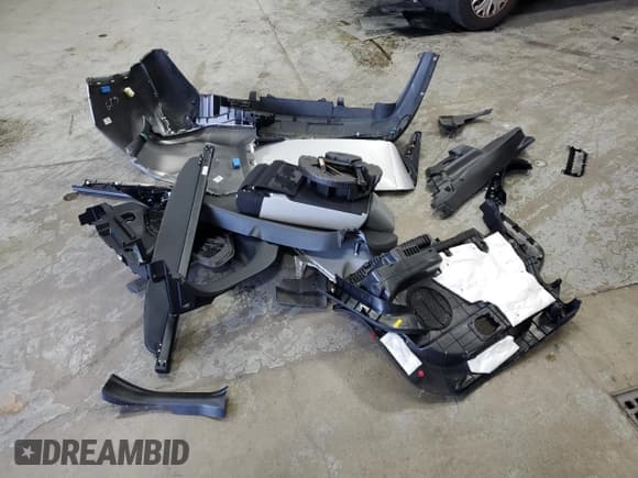 ✅ 2024 Toyota RAV4 Hybrid XLE Premium • VIN: 4T3B6RFV6RU142327 • Lot: 81604395. Wystawiony na Copart z przebiegiem 55 748 mil. Bezpłatny archiwum sprzedaży aukcyjnych z USA i szczegółowy raport historii pojazdu na DreamBid. Zdjęcie 13.